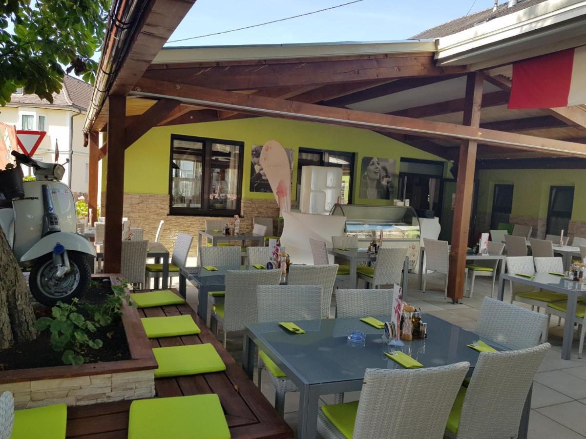 Zum Kleinen Italiener - Ristorante Pizzeria Pension ガインベルク エクステリア 写真